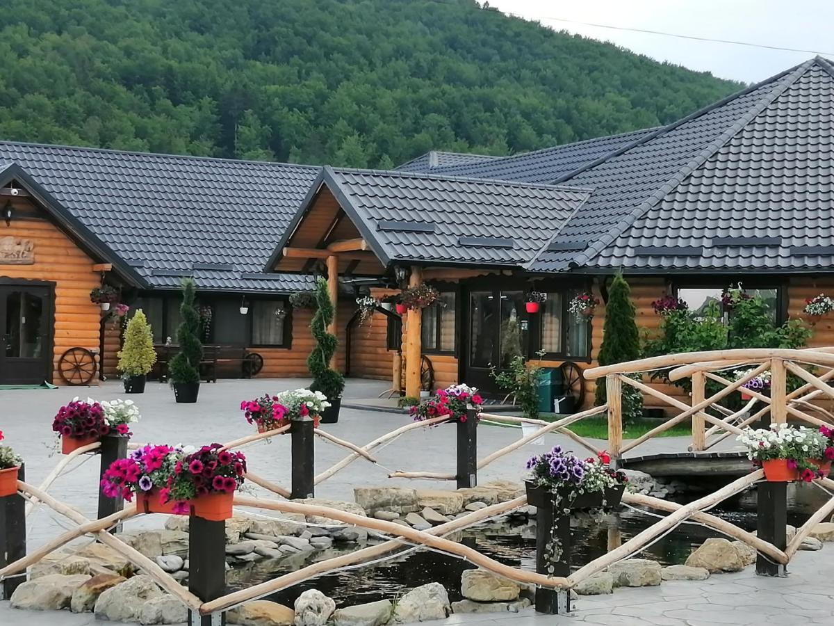 Hanul Vanatorului Gura Humorului Exterior photo